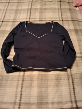 Navy Long-Sleeve V-Neck Top with Contrast Trim